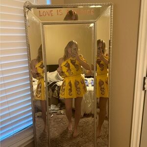 QOS one-shoulder yellow tiger matching set